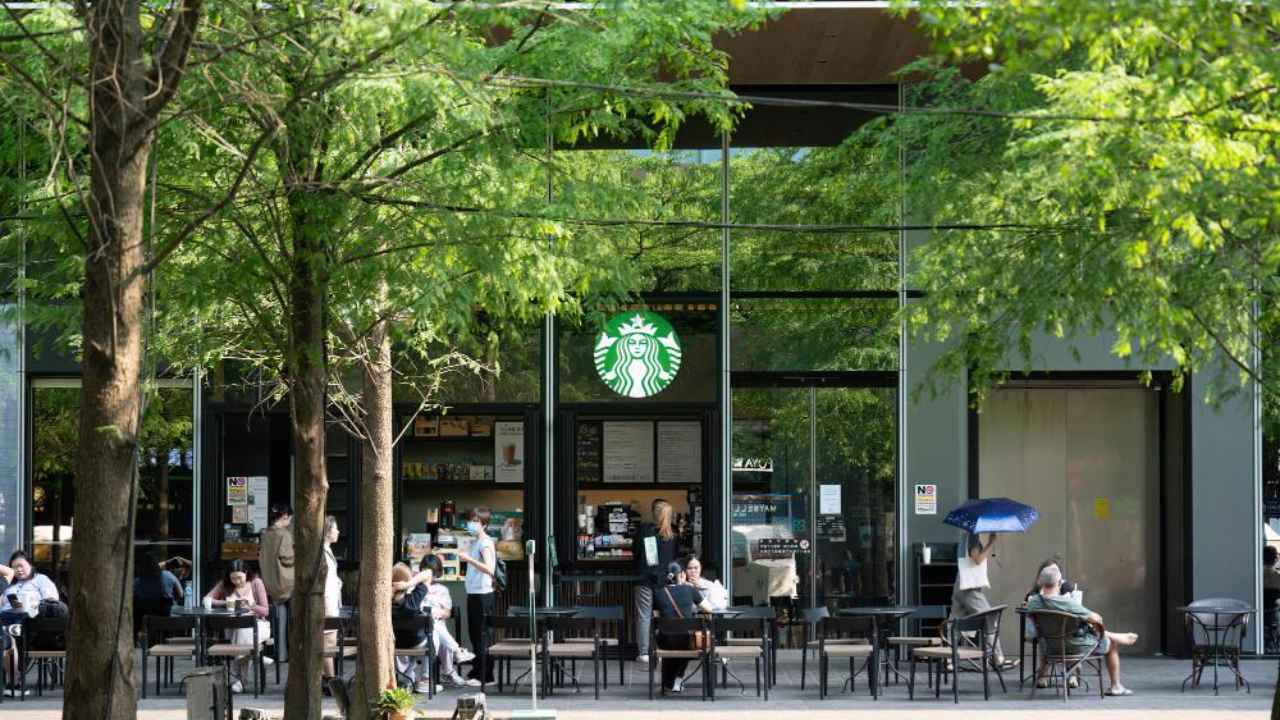 Franchise starbucks indonesia berapa biaya terbarunya di 2026?