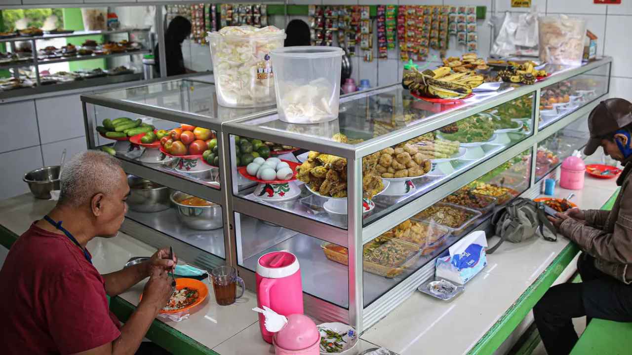 Bisnis Warteg di Indonesia 13 franchise kalkulasi BEP & laba bersih
