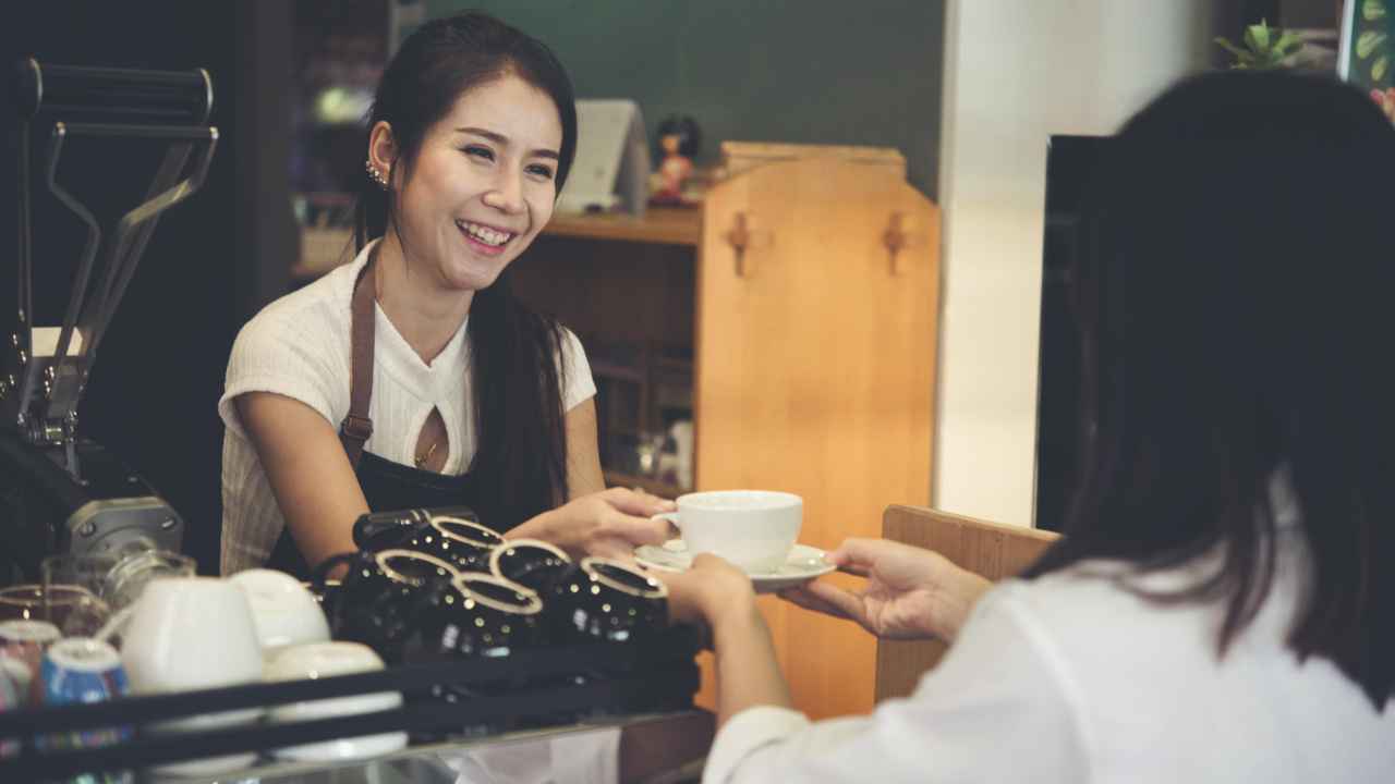 Bisnis coffee shop di indonesia 18 franchise modal terjangkau pemula